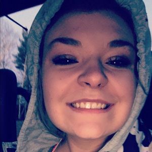 Meet your Posher, Abigail